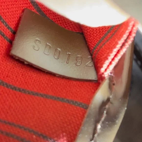 Louis Vuitton Neverfull MM - Picture 5 of 12